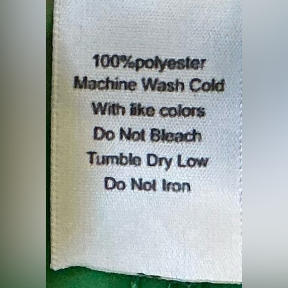 Azarhia Women's Green Shorts (NWT) - Picture 7 of 7